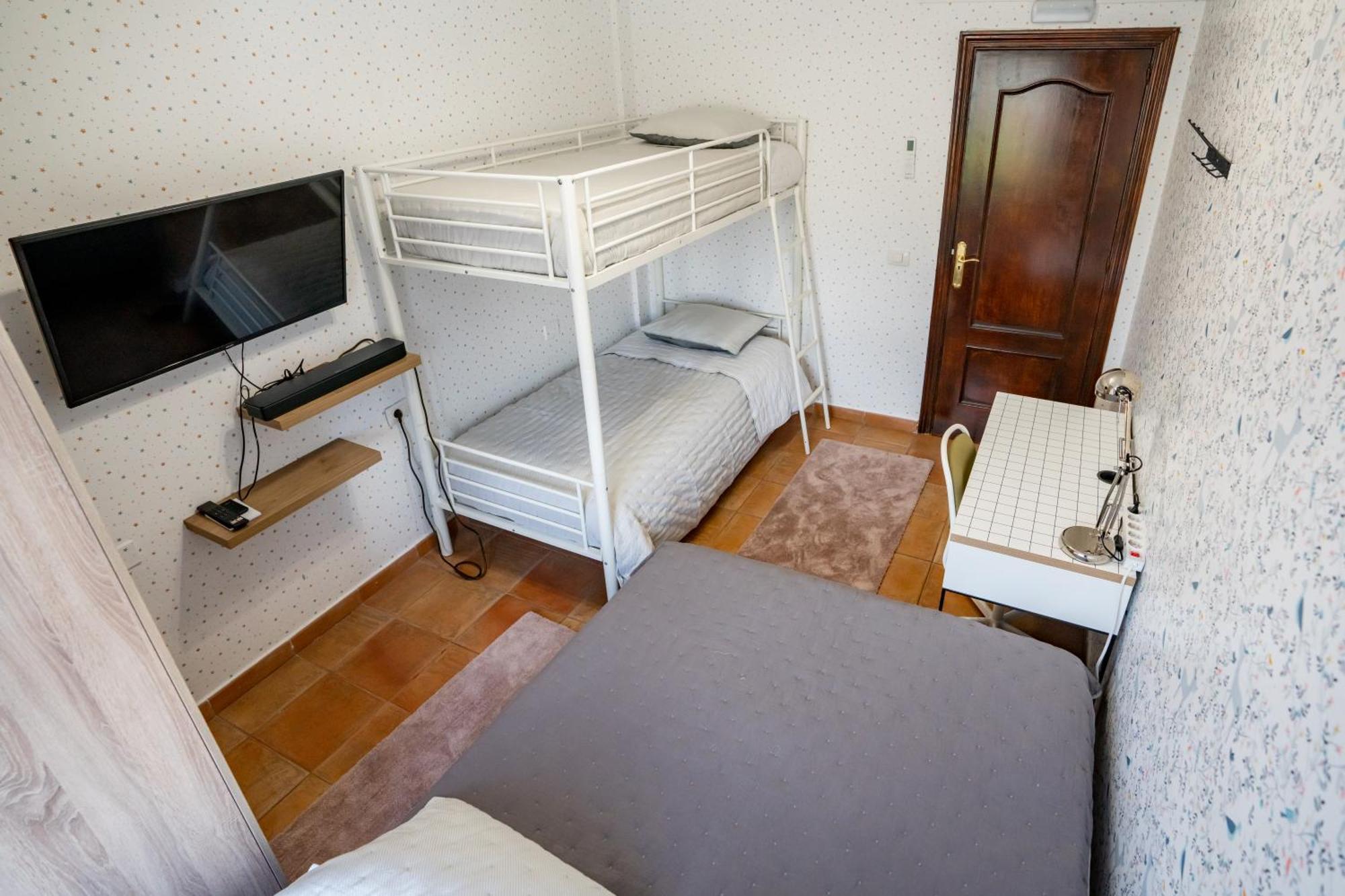Casa Julio - Complete Coastal Retreat - Entire - 3 Min Walk From The Ocean - Shared Entrance With Host Guest house *