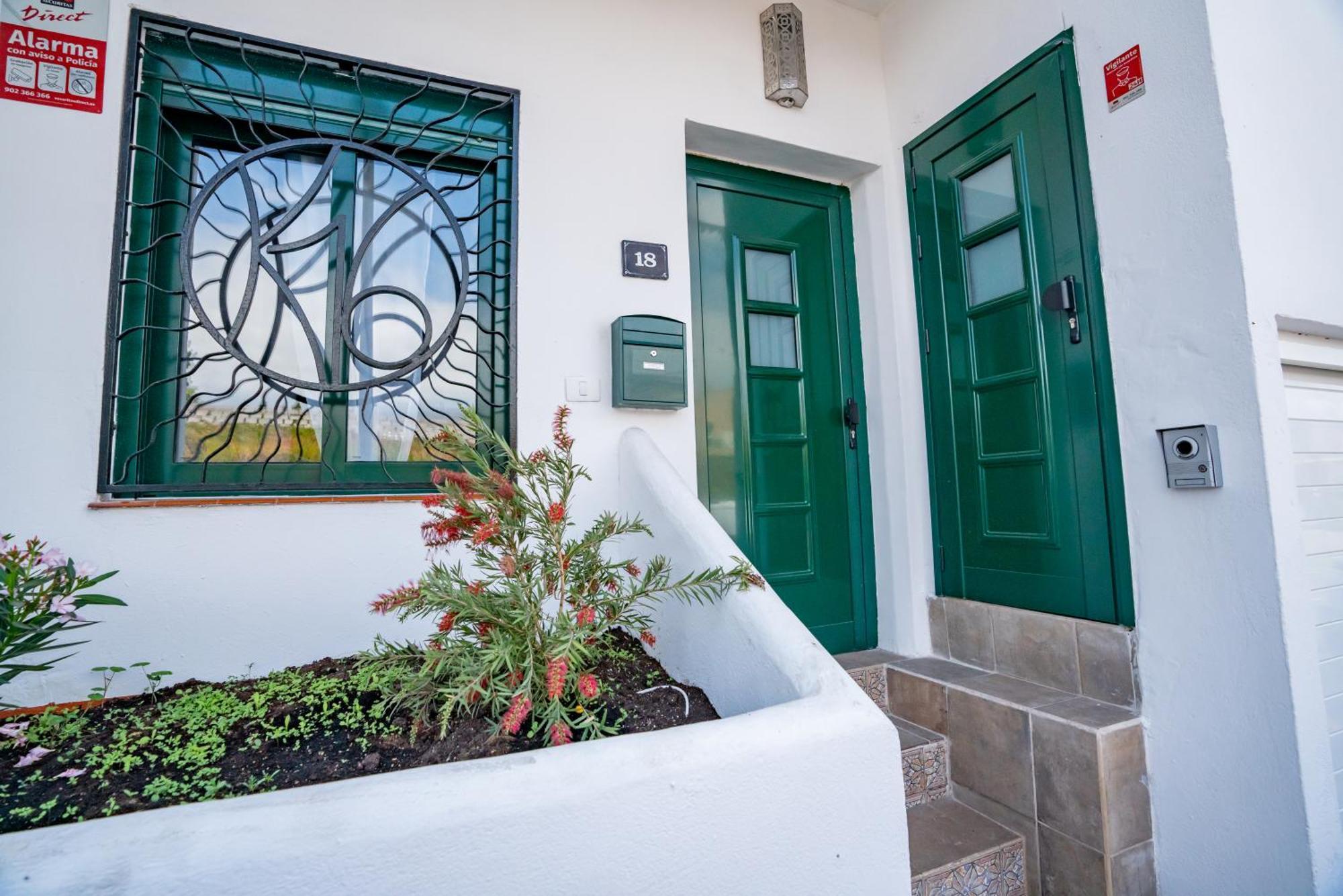 Casa Julio - Complete Coastal Retreat - Entire - 3 Min Walk From The Ocean - Shared Entrance With Host Alcala (Tenerife)