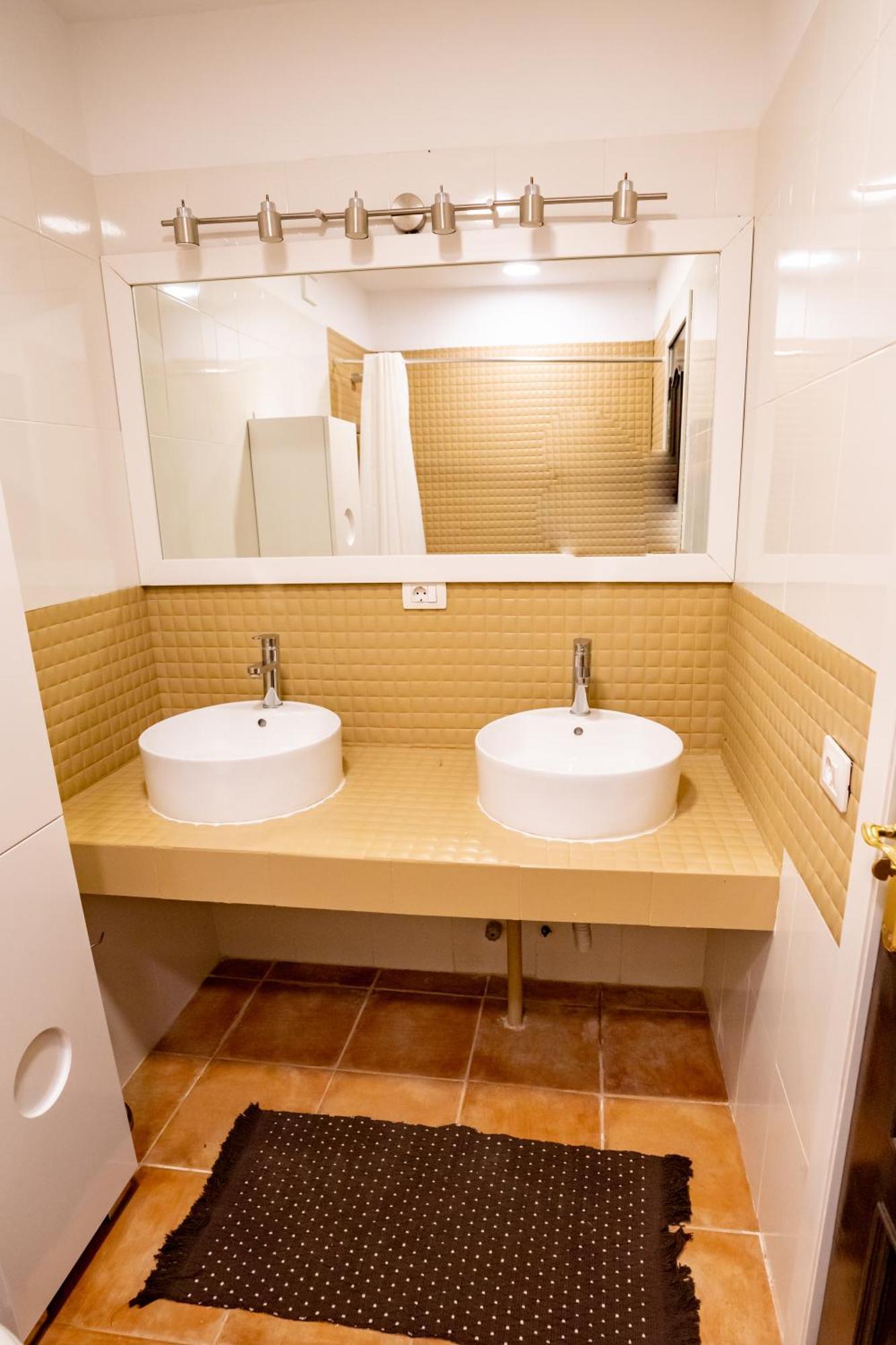 Guest house Casa Julio - Complete Coastal Retreat - Entire - 3 Min Walk From The Ocean - Shared Entrance With Host
