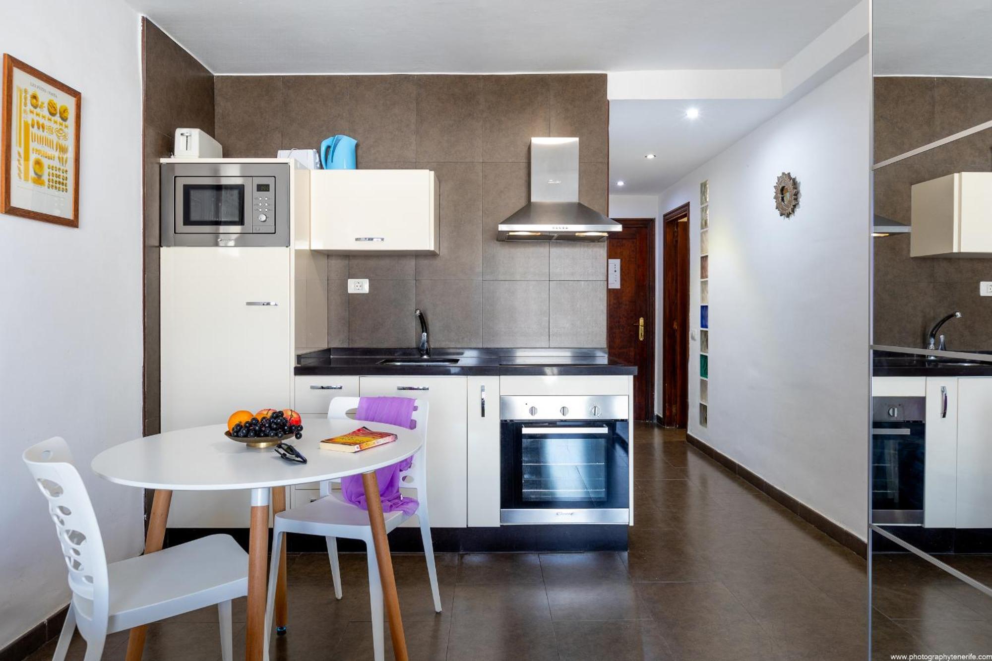 603 Comodoro Front *