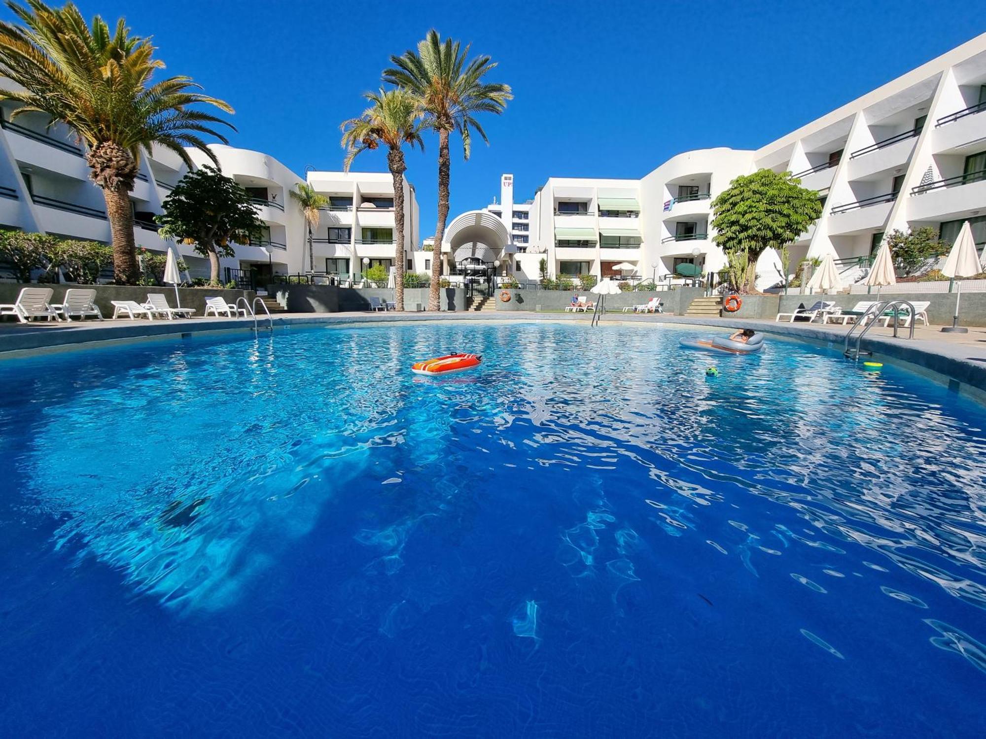 Casa Palmera 2 Only 150 Meters To The Beach, Heated Pool, Wifi, Sat-Tv, Terrace, Central Location, Washing Machine *