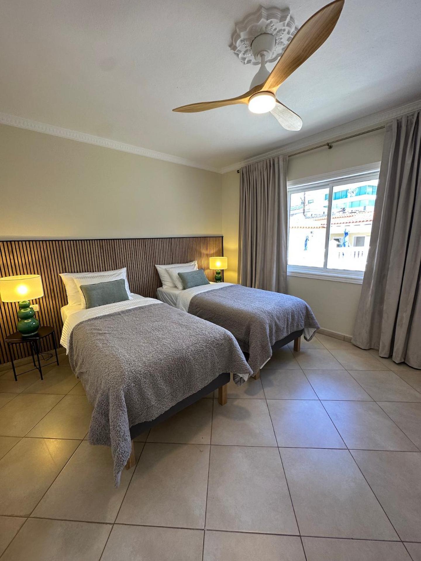 Victoria With Heated Pool Villa *