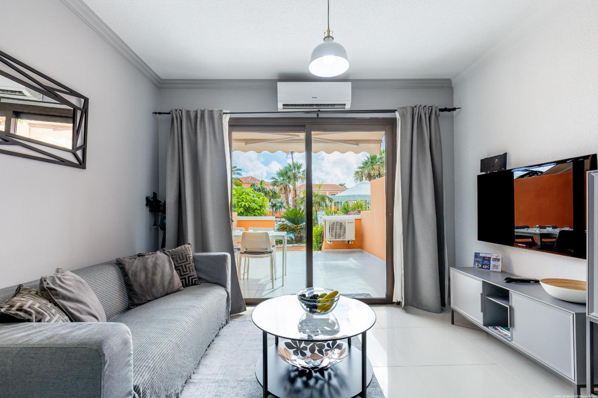 Beachfront Bliss - Tenerife Royal Gardens Appartement