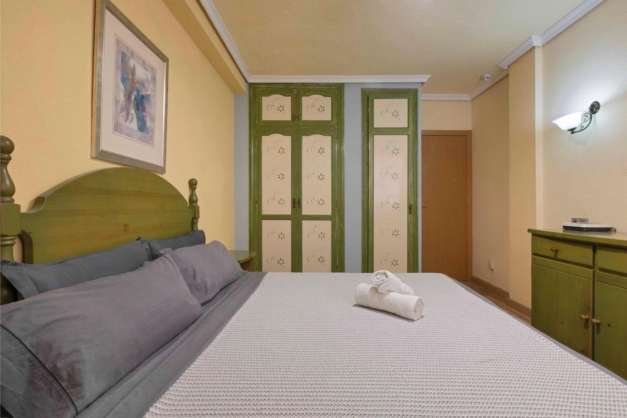 Paradise Court 1 Bedroom With Pool, Apartment *