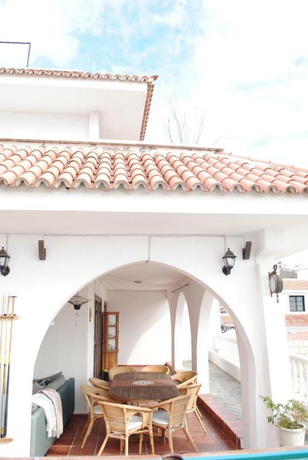 Casa Blanca *