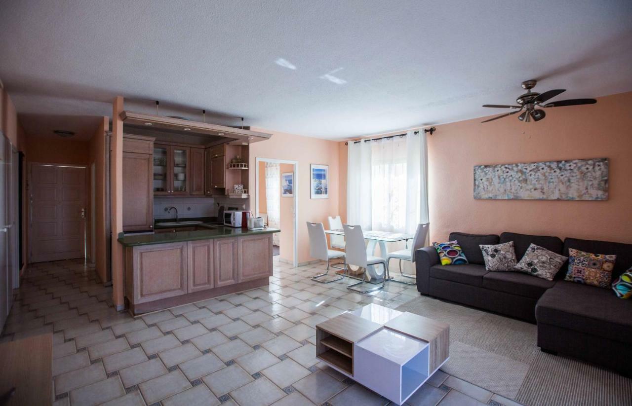 Duarte Villa *