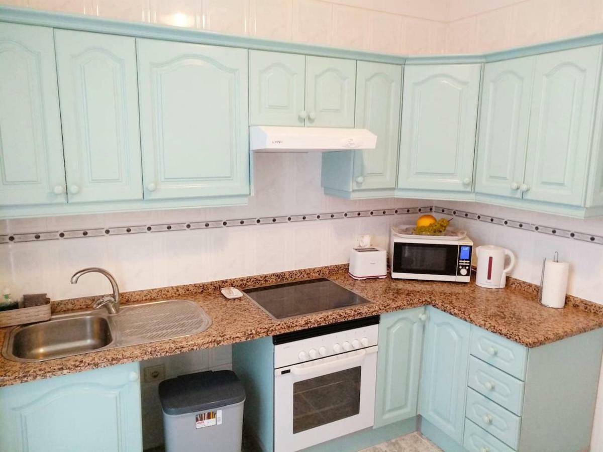 Bright Spacious Apartment, 2 Min Walk From *