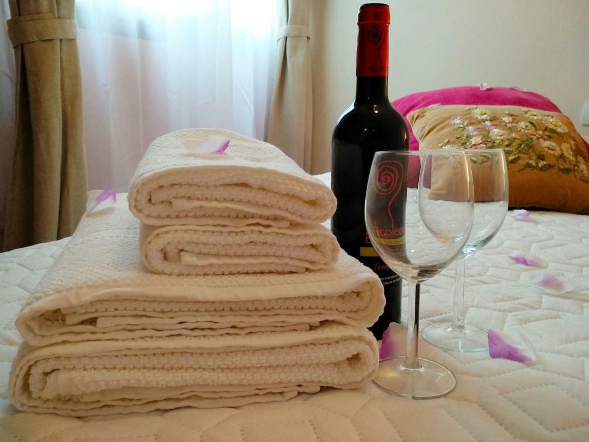 Apartamento Bright Spacious Apartment, 2 Min Walk From
