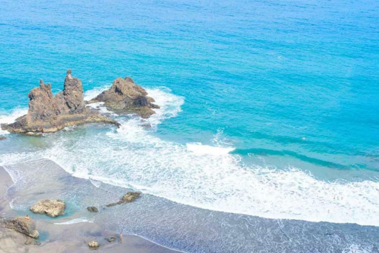 Bright Spacious Apartment, 2 Min Walk From
