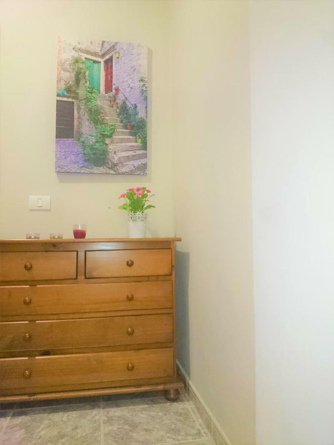 Apartamento Bright Spacious Apartment, 2 Min Walk From *