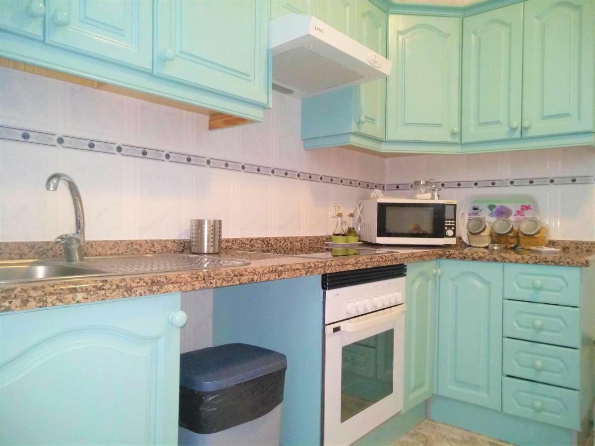 Apartamento Bright Spacious Apartment, 2 Min Walk From