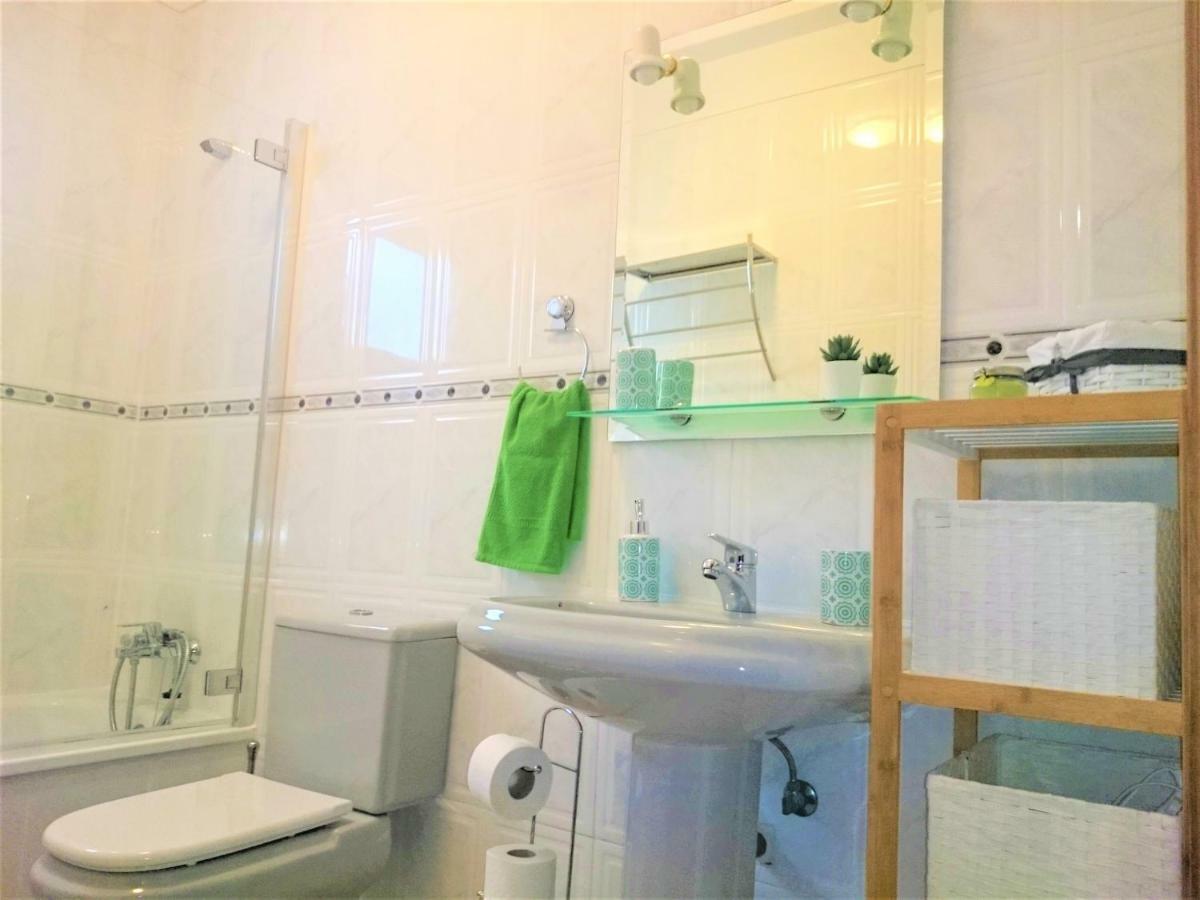 Apartamento Bright Spacious Apartment, 2 Min Walk From