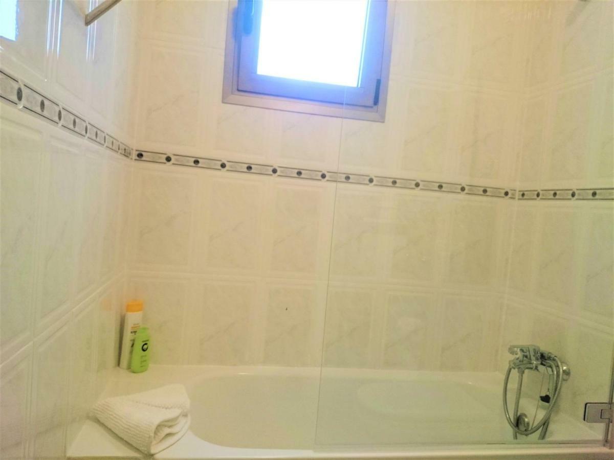 Apartamento Bright Spacious Apartment, 2 Min Walk From