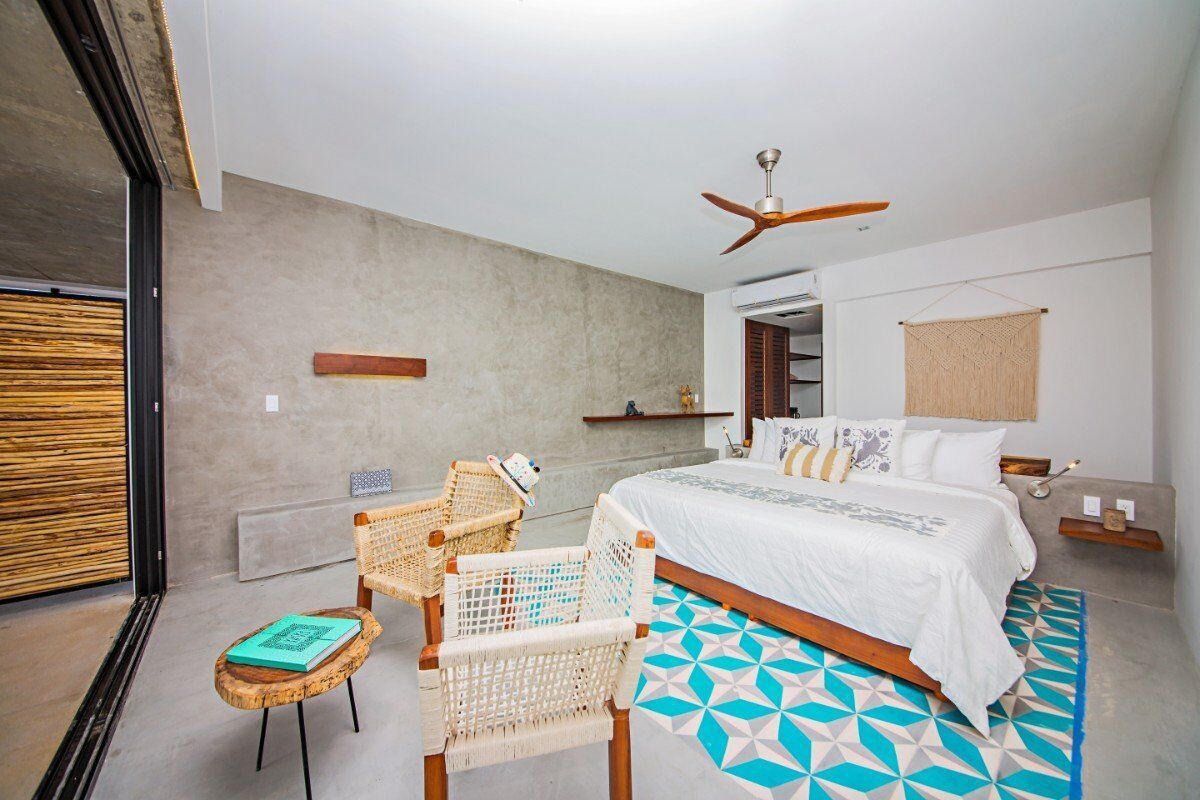 B Unique Hotel