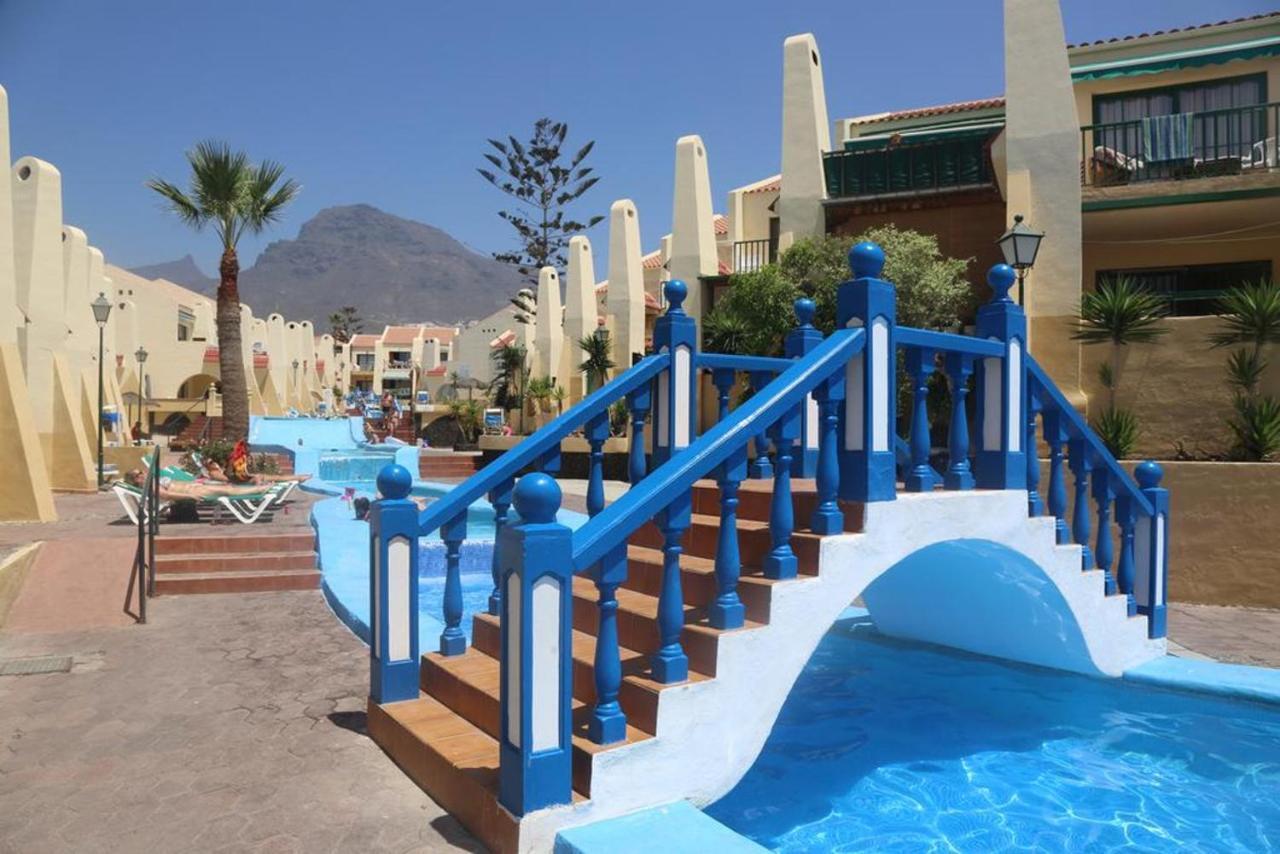 Comfortable Next To The Pools Apartment